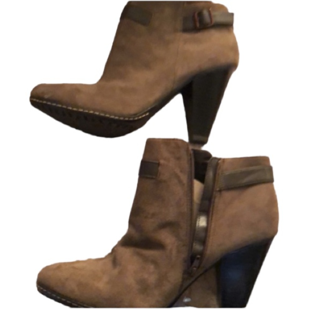 Sofft size 11 brown & tan suede bootie w/ stacked heel rubber grip sole